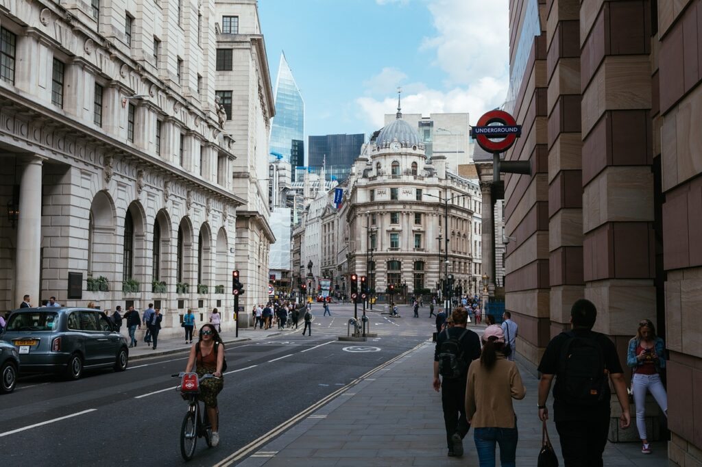 英國生活攻略：如何適應當地文化與制度