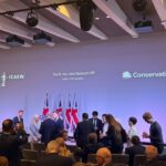 英國保守黨黨魁栢丹娜(Kemi Badenoch)呼籲首相施紀賢(Keir Starmer)在國家經濟進一步惡化前尋求與保守黨合作